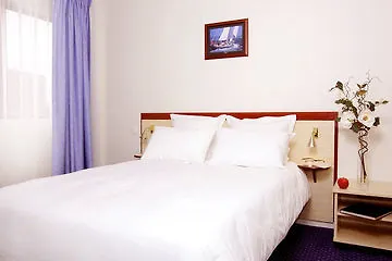 Comfort Suites Cannes Hotel